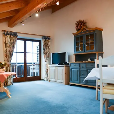 Aparthotel Restaurant Alpenhof Ubersee