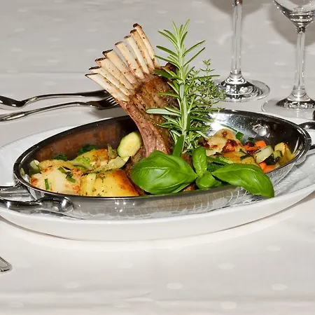 Aparthotel Restaurant Alpenhof 2*